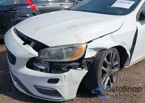 2017 Volvo S60 T5 Dynamic z USA, uszkodzony, nr VIN YV126MFL6H2423997